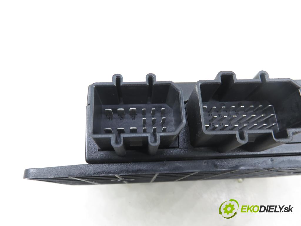 VW PASSAT B5.5 (3B3) SEDAN 2001 85,00 2 - AZM 1984,00 MODUL komfortu 1C0959799B