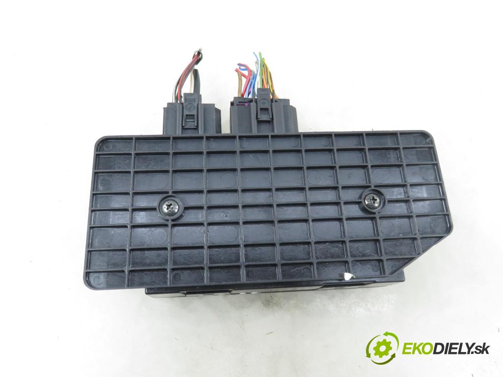 VW PASSAT B5.5 (3B3) SEDAN 2001 85,00 2 - AZM 1984,00 MODUL komfortu 1C0959799B