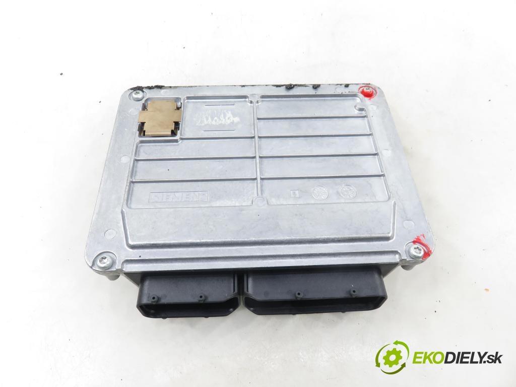 VW PASSAT B5.5 (3B3) SEDAN 2001 85,00 2 - AZM 1984,00 Riadiaca jednotka Motor 06B906033T ; 5WP40108