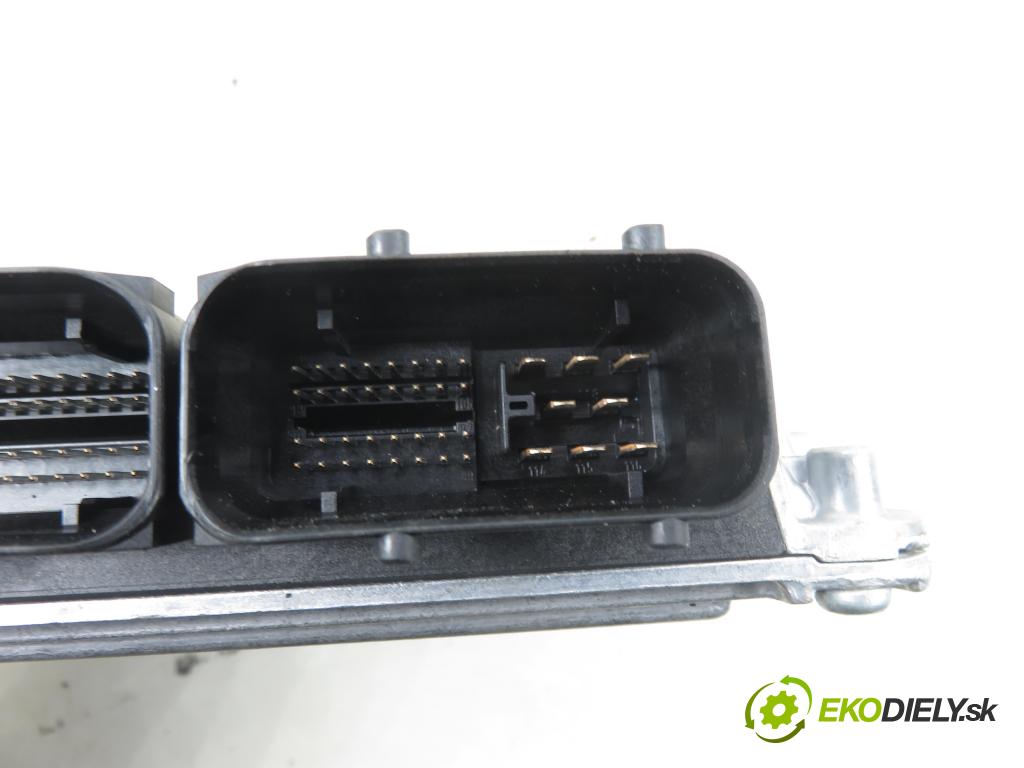 VW PASSAT B5.5 (3B3) SEDAN 2001 85,00 2 - AZM 1984,00 Riadiaca jednotka Motor 06B906033T ; 5WP40108