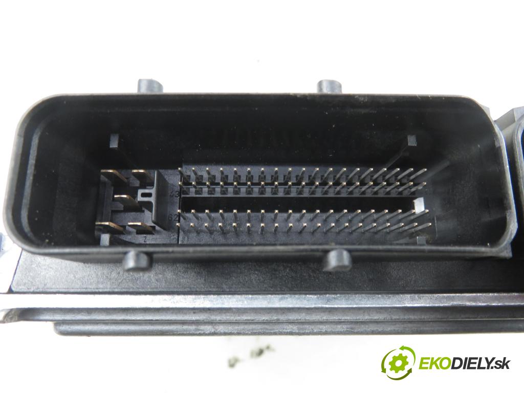 VW PASSAT B5.5 (3B3) SEDAN 2001 85,00 2 - AZM 1984,00 Riadiaca jednotka Motor 06B906033T ; 5WP40108