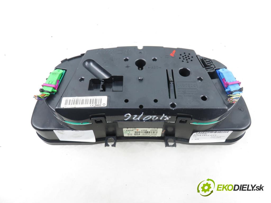 VW PASSAT B5.5 (3B3) SEDAN 2001 85,00 2 - AZM 1984,00 Prístrojovka elektrický 3B0920807