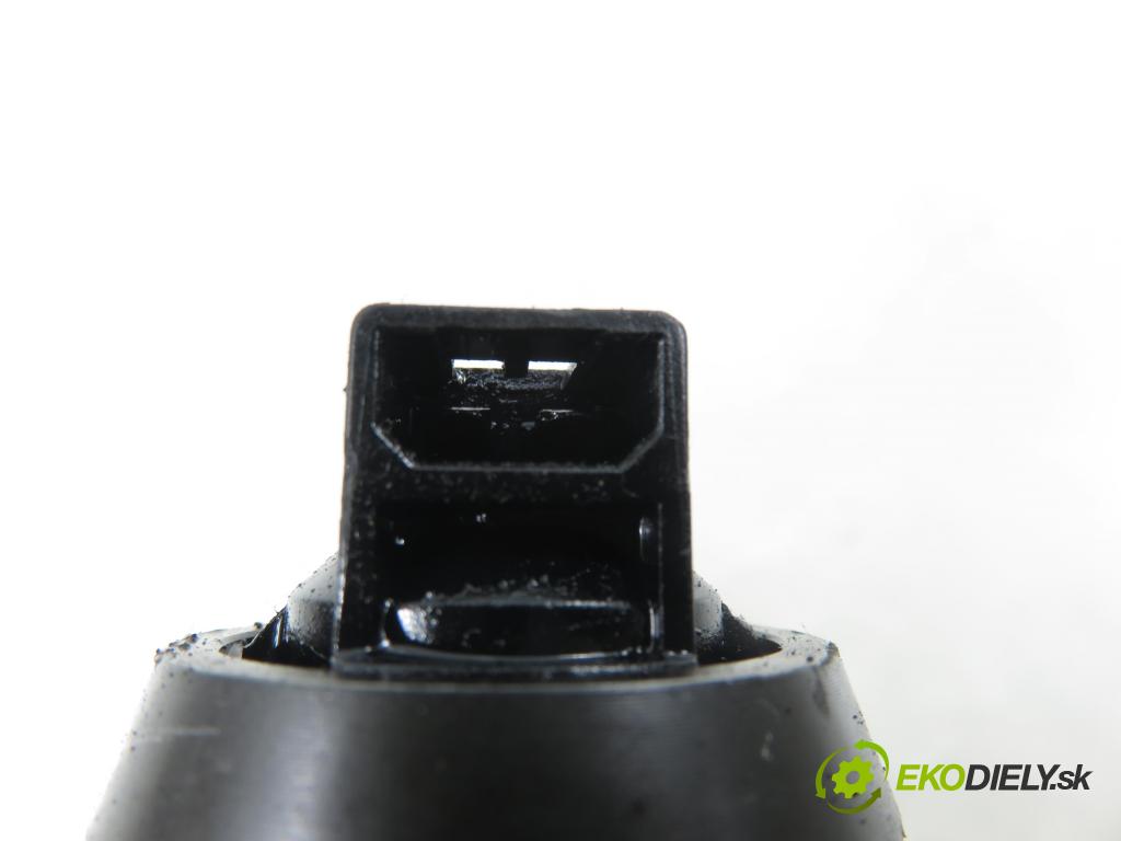 VW PASSAT B6 (3C2) SEDAN 2005 77,00 1.9 TDI PD 105 - BKC 1896,00 Vstrekovač 038130073AG (Vstrekovač paliva)