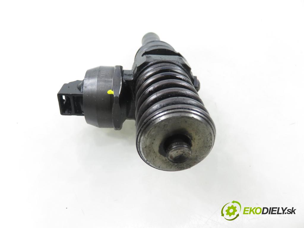 VW PASSAT B6 (3C2) SEDAN 2005 77,00 1.9 TDI PD 105 - BKC 1896,00 Vstrekovač 038130073AG (Vstrekovač paliva)