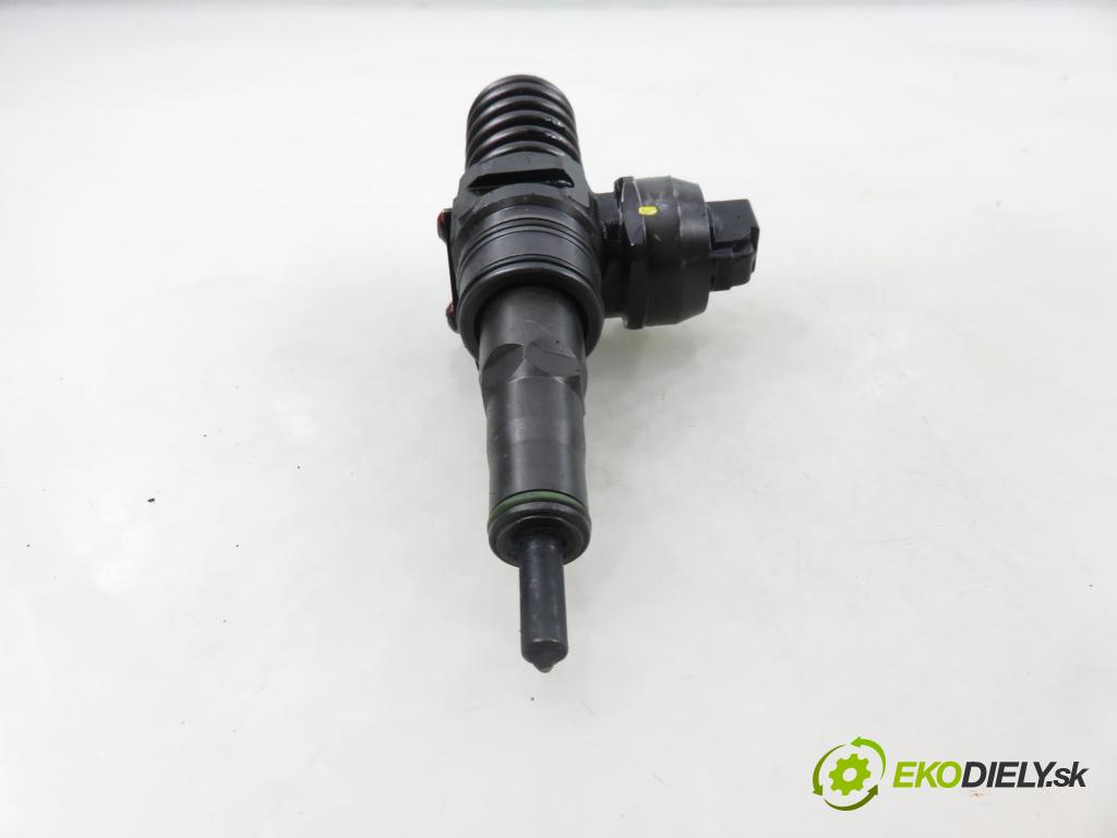 VW PASSAT B6 (3C2) SEDAN 2005 77,00 1.9 TDI PD 105 - BKC 1896,00 Vstrekovač 038130073AG (Vstrekovač paliva)