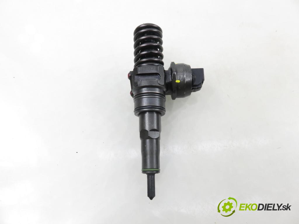 VW PASSAT B6 (3C2) SEDAN 2005 77,00 1.9 TDI PD 105 - BKC 1896,00 Vstrekovač 038130073AG (Vstrekovač paliva)