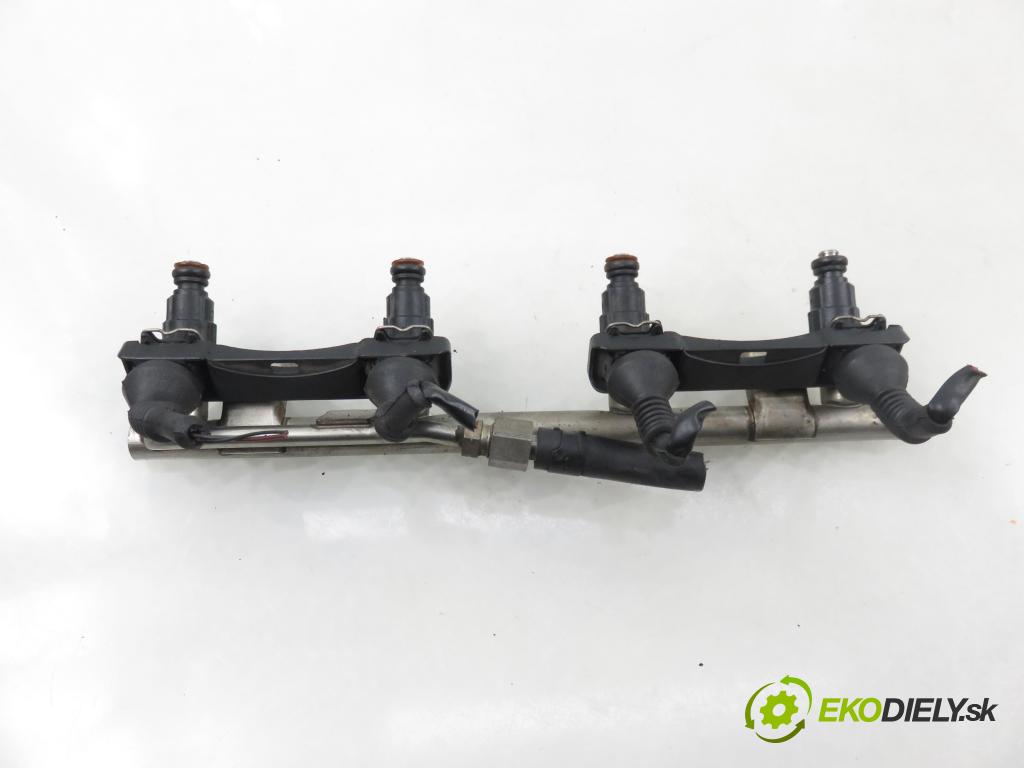 AUDI A4 Avant (8E5, B6) KOMBI 2004 140,00 1.8 T quattro - BEX 1781,00 Lišta vstrekovacia 06A906031BA ; 028015606 ; 06B133317AF (Vstrekovacia lišta)