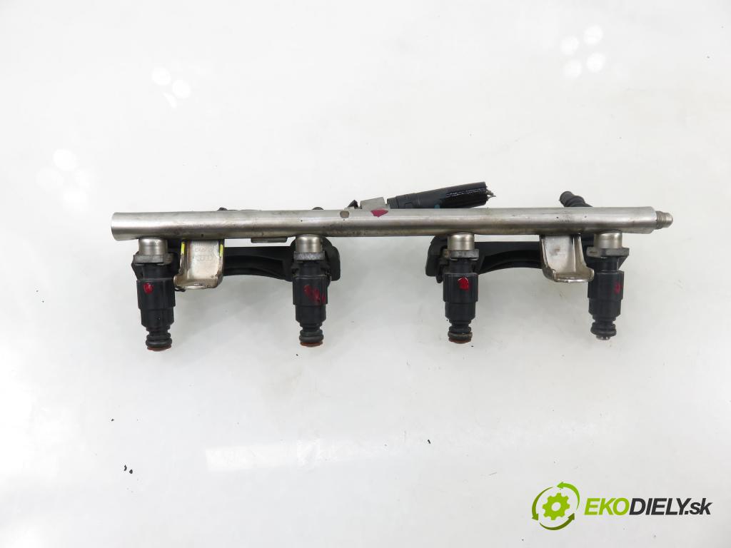 AUDI A4 Avant (8E5, B6) KOMBI 2004 140,00 1.8 T quattro - BEX 1781,00 Lišta vstrekovacia 06A906031BA ; 028015606 ; 06B133317AF (Vstrekovacia lišta)