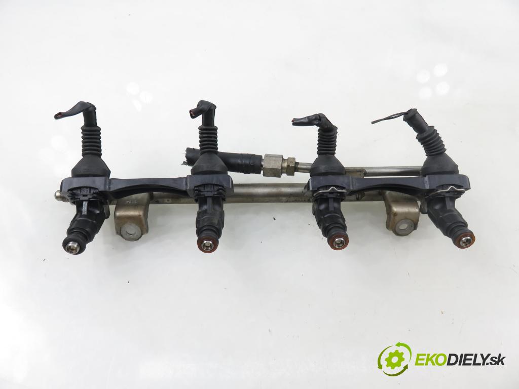 AUDI A4 Avant (8E5, B6) KOMBI 2004 140,00 1.8 T quattro - BEX 1781,00 Lišta vstrekovacia 06A906031BA ; 028015606 ; 06B133317AF (Vstrekovacia lišta)