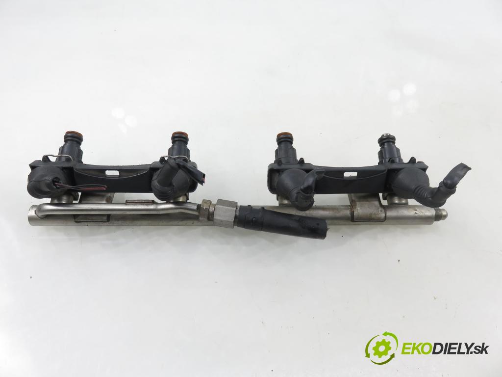 AUDI A4 Avant (8E5, B6) KOMBI 2004 140,00 1.8 T quattro - BEX 1781,00 Lišta vstrekovacia 06A906031BA ; 028015606 ; 06B133317AF (Vstrekovacia lišta)