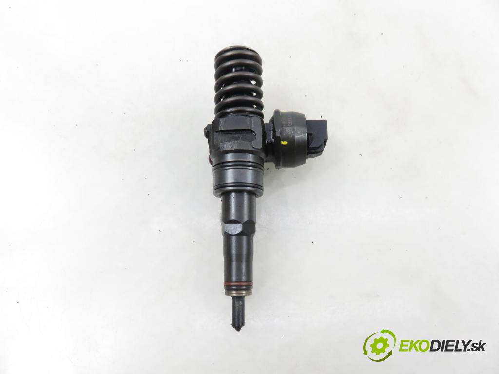 SKODA FABIA I Combi (6Y5) KOMBI 2007 74,00 1.9 TDI - AXR 1896,00 Vstrekovač 038130073AG (Vstrekovač paliva)