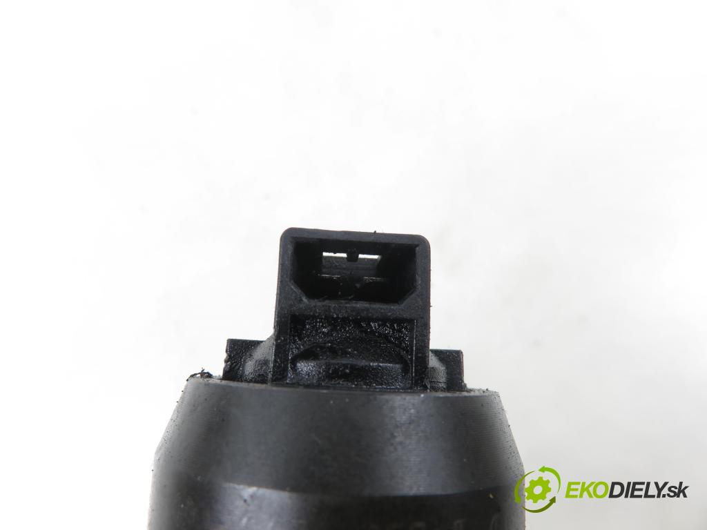 SKODA FABIA I Combi (6Y5) KOMBI 2007 74,00 1.9 TDI - AXR 1896,00 Vstrekovač 038130073AG (Vstrekovač paliva)