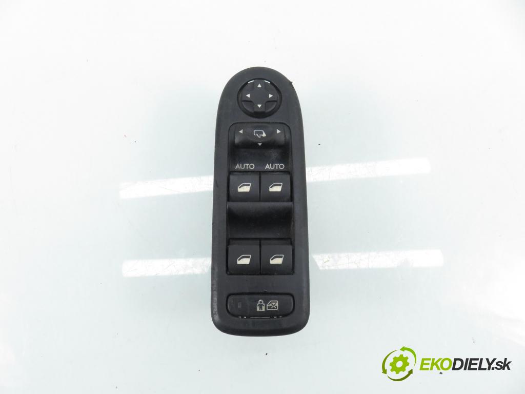 CITROEN C3 II (SC_) HB 2010 50,00 1.4 HDi 8V 70 - 8HZ (DV4TD) 1398,00 Panel ovládania okien 96652236XT