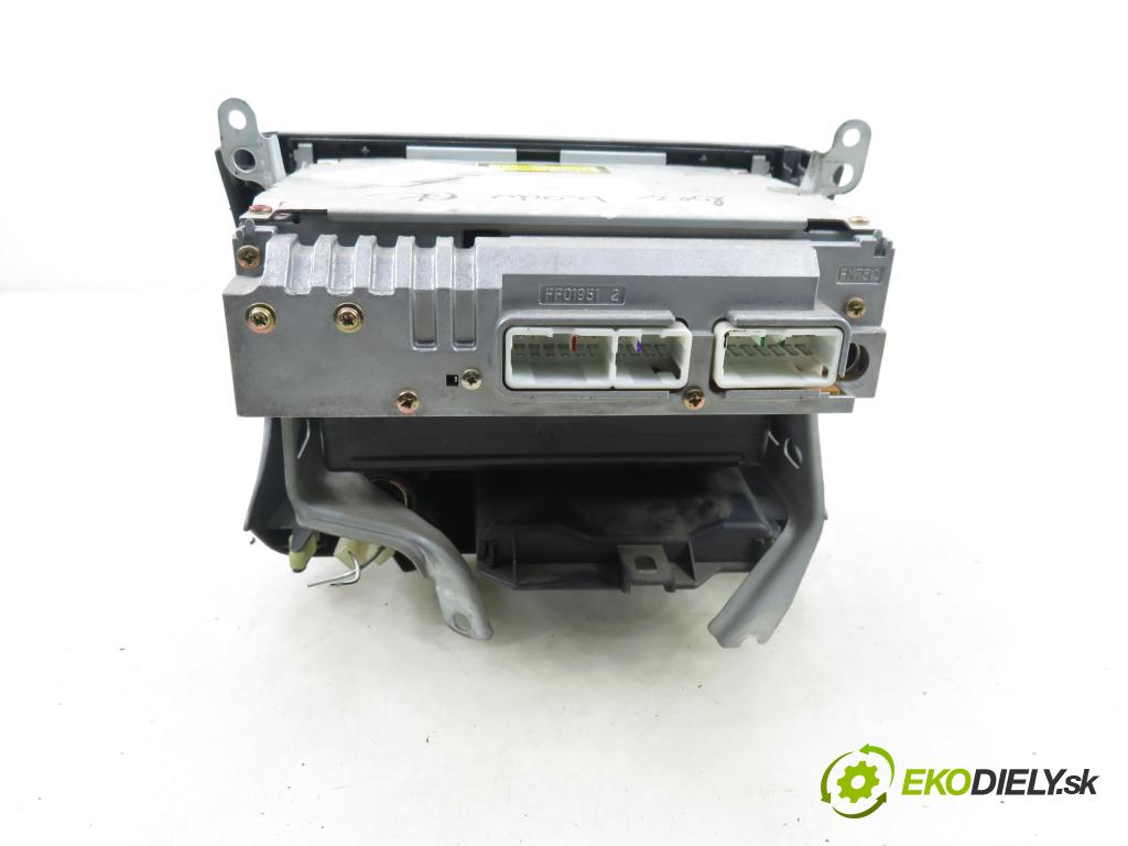 TOYOTA YARIS (_P1_) HB 2002 55,00 1.4 D-4D (NLP10_) - 1ND-TV 1364,00 RADIO CD 8612052030
