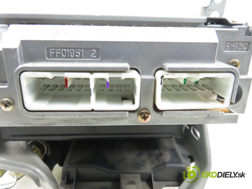 TOYOTA YARIS (_P1_) HB 2002 55,00 1.4 D-4D (NLP10_) - 1ND-TV 1364,00 RADIO CD 8612052030