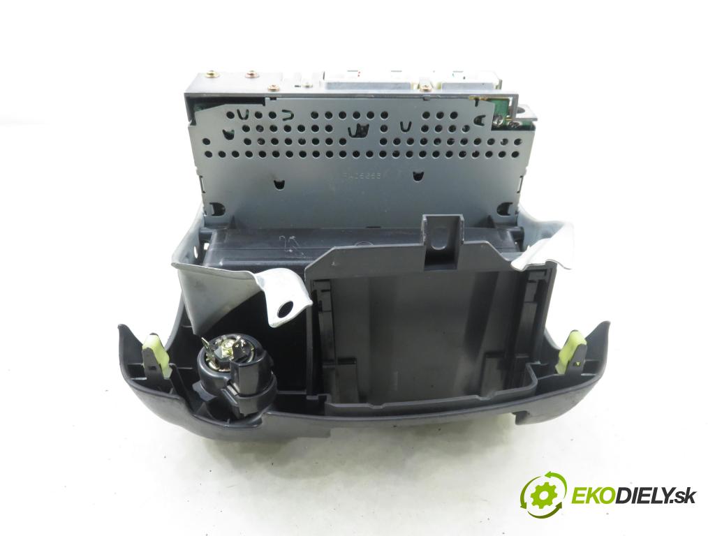 TOYOTA YARIS (_P1_) HB 2002 55,00 1.4 D-4D (NLP10_) - 1ND-TV 1364,00 RADIO CD 8612052030