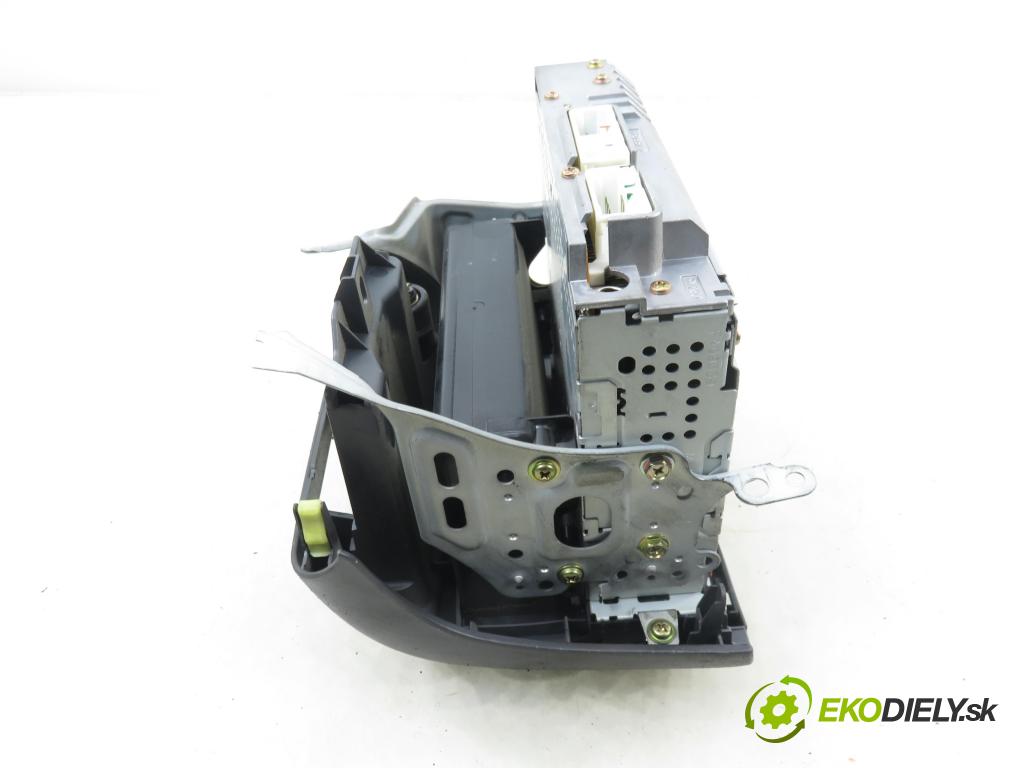 TOYOTA YARIS (_P1_) HB 2002 55,00 1.4 D-4D (NLP10_) - 1ND-TV 1364,00 RADIO CD 8612052030