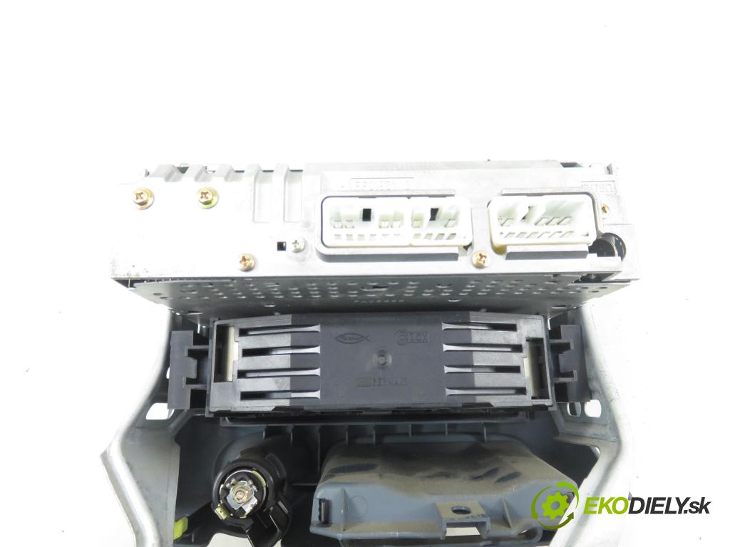 TOYOTA YARIS (_P1_) HB 2000 63,00 1.3 VVTi 86 - 2NZ-FE 1299,00 RADIO CD 8612052030