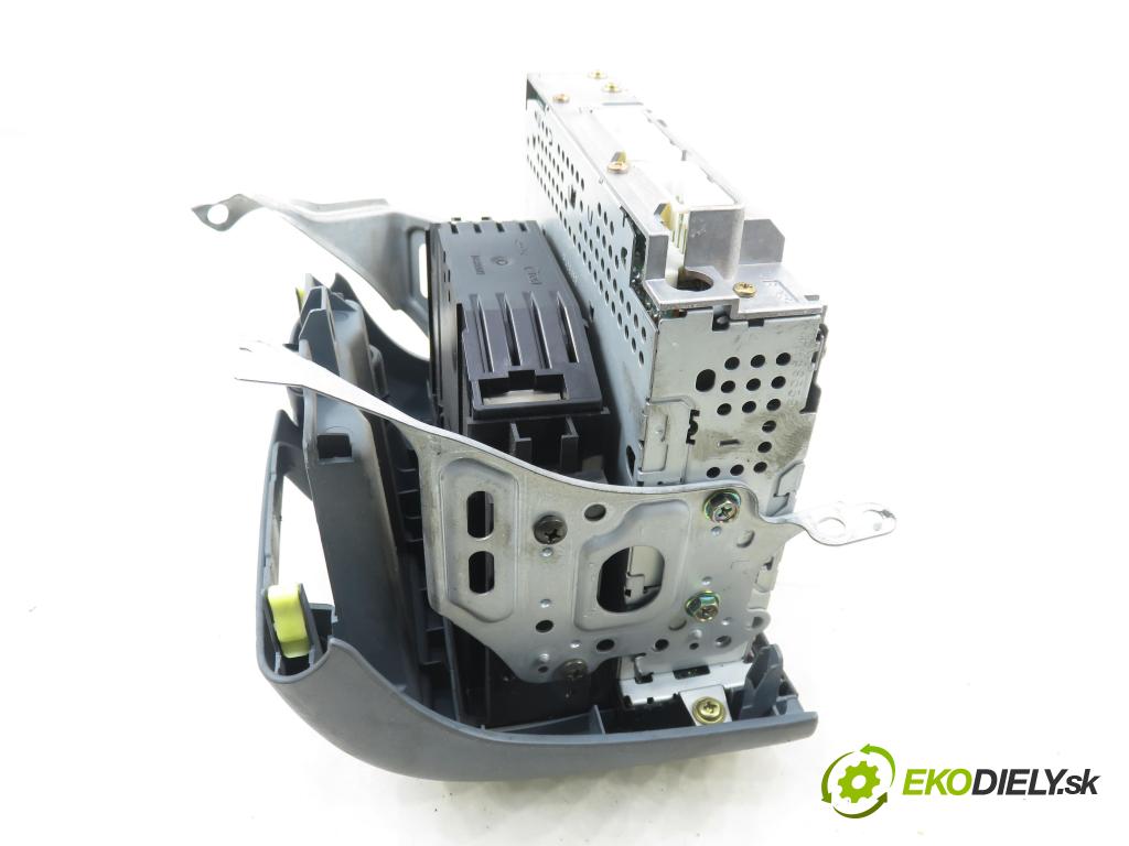 TOYOTA YARIS (_P1_) HB 2000 63,00 1.3 VVTi 86 - 2NZ-FE 1299,00 RADIO CD 8612052030