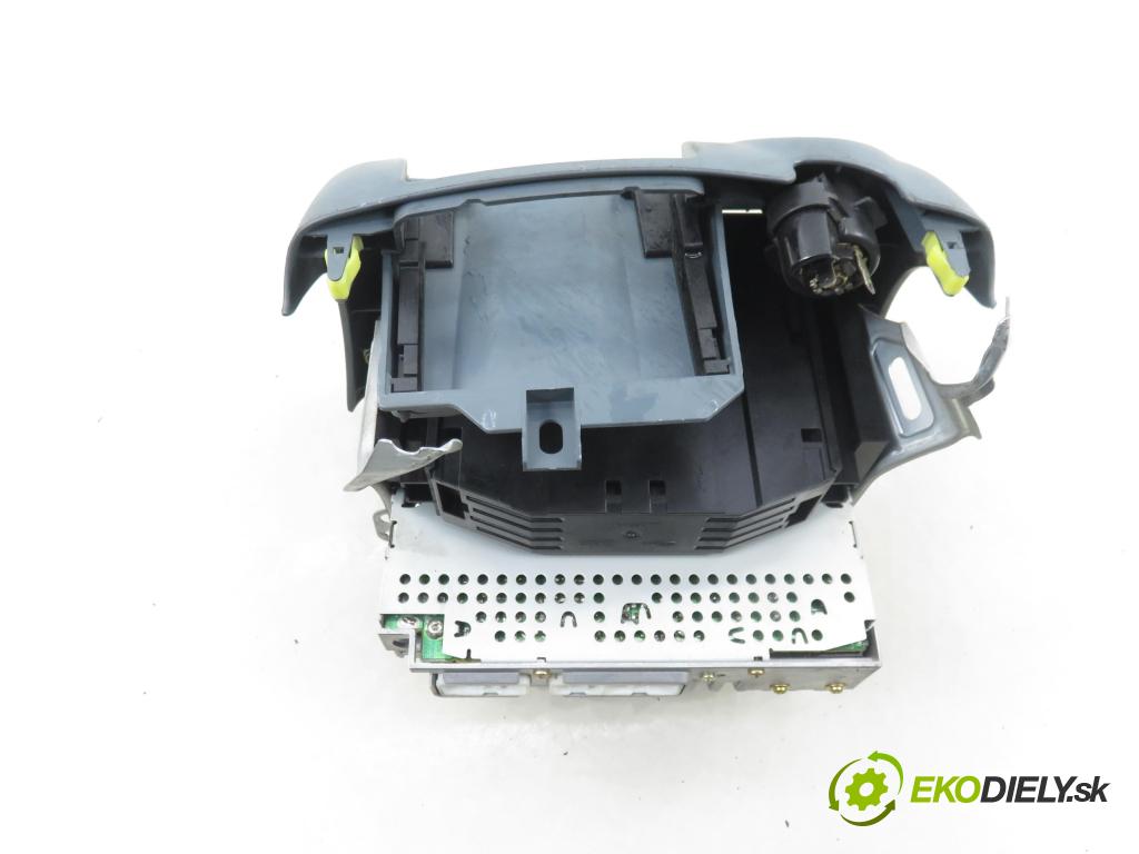 TOYOTA YARIS (_P1_) HB 2000 63,00 1.3 VVTi 86 - 2NZ-FE 1299,00 RADIO CD 8612052030