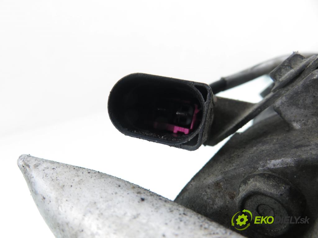 VW TRANSPORTER V Skrzynia (7HA, 7HH, 7EA, 7EH) FURGON 2004 77,00 1.9 TDI PD 105 - AXB 1896,00 KOMPRESOR: klimatizácie 7H0820803C (Kompresor klimatizácie)