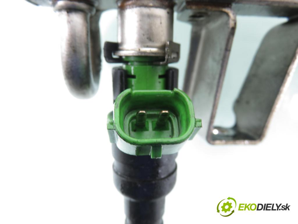 VW PASSAT B5.5 (3B3) SEDAN 2001 85,00 2 - AZM 1984,00 Lišta vstrekovacia 06B133313M (Vstrekovacia lišta)