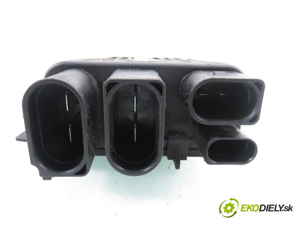 VW TRANSPORTER V Skrzynia (7HA, 7HH, 7EA, 7EH) FURGON 2004 77,00 1.9 TDI PD 105 - AXB 1896,00 Riadiaca jednotka 7H0959507