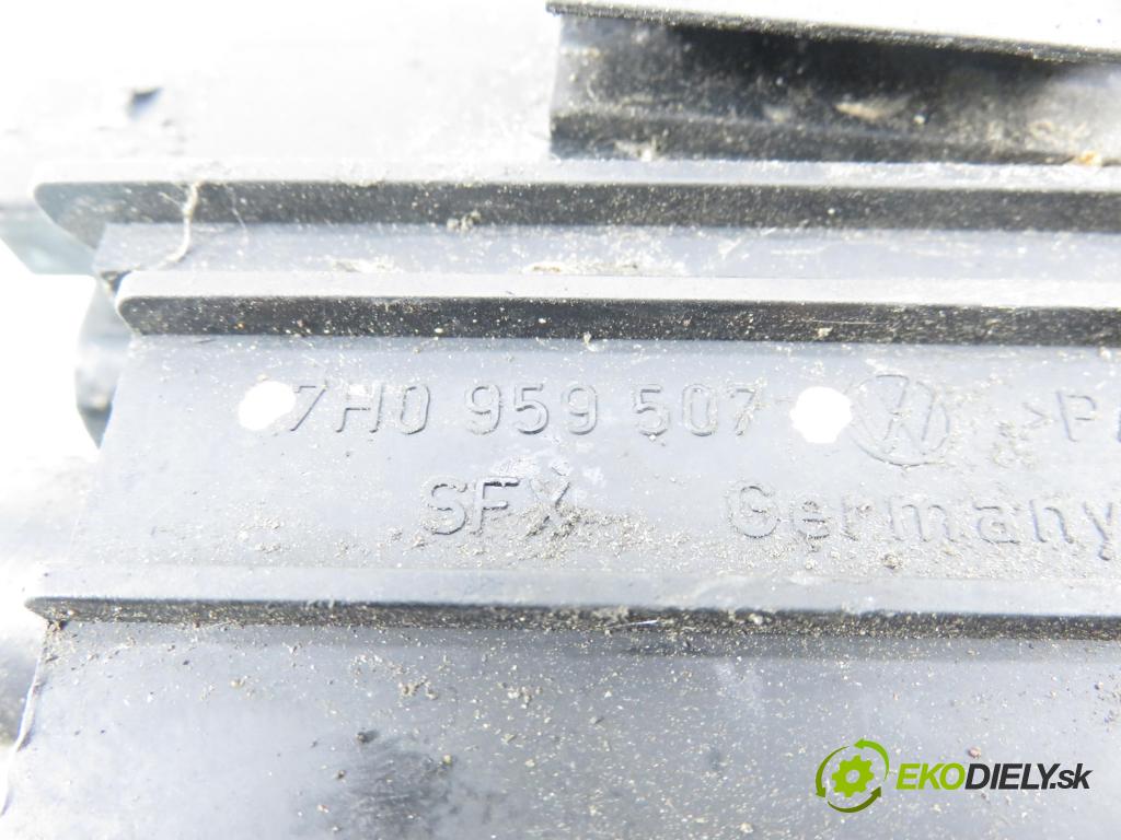 VW TRANSPORTER V Skrzynia (7HA, 7HH, 7EA, 7EH) FURGON 2004 77,00 1.9 TDI PD 105 - AXB 1896,00 Riadiaca jednotka 7H0959507