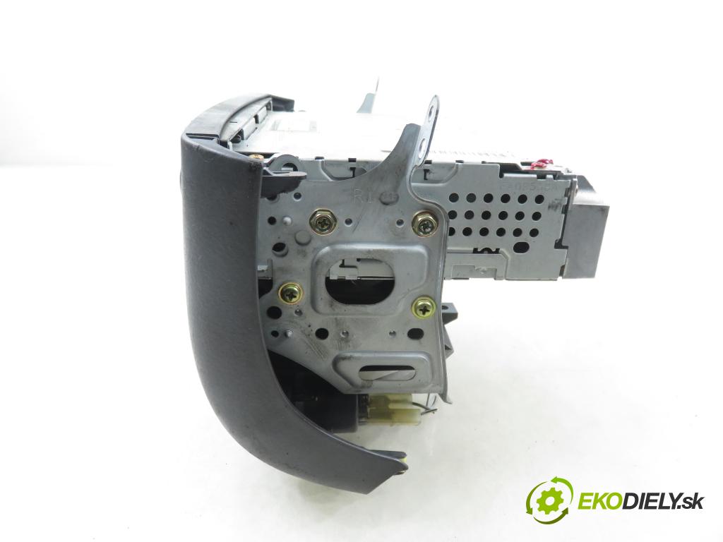TOYOTA YARIS (_P1_) HB 2003 0,00 1.5 (NCP13_) - 1NZ-FE 1497,00 RADIO CD 8612052030