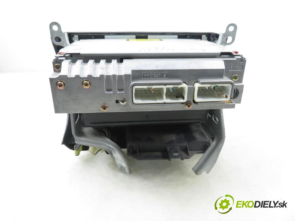 TOYOTA YARIS (_P1_) HB 2003 0,00 1.5 (NCP13_) - 1NZ-FE 1497,00 RADIO CD 8612052030