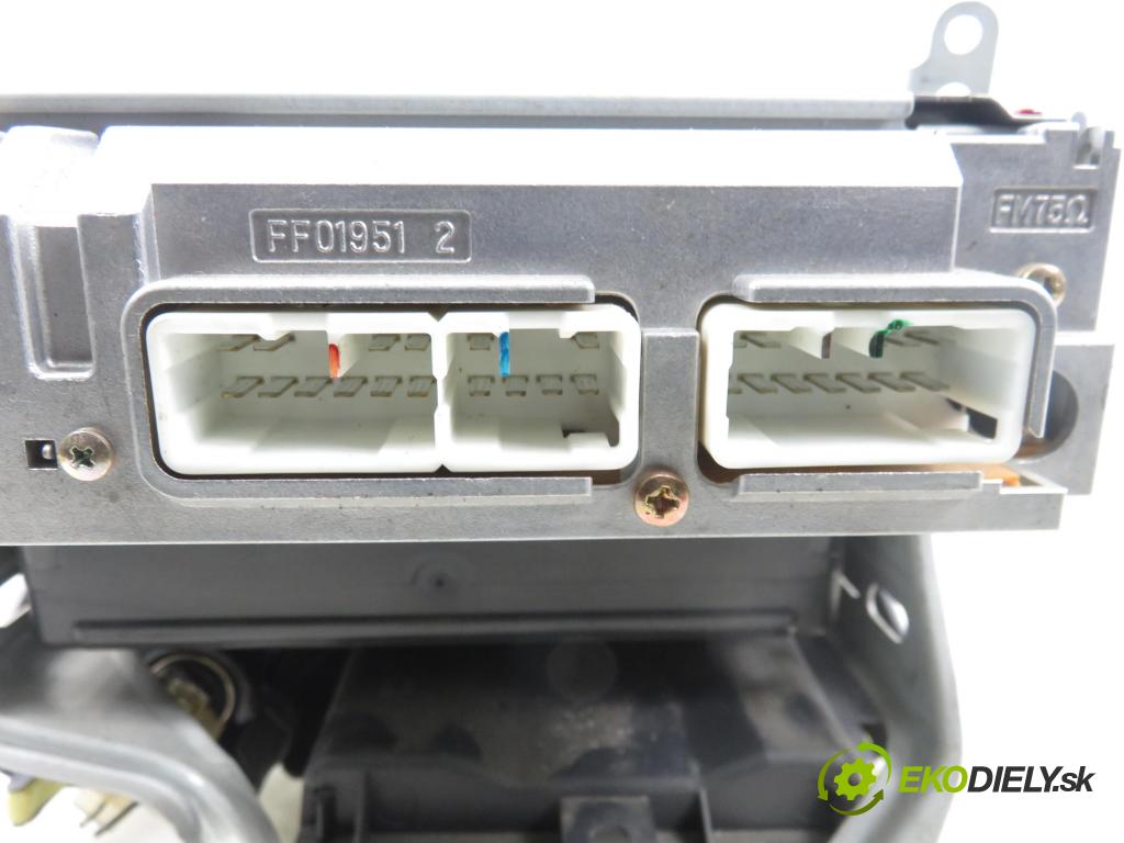TOYOTA YARIS (_P1_) HB 2003 0,00 1.5 (NCP13_) - 1NZ-FE 1497,00 RADIO CD 8612052030