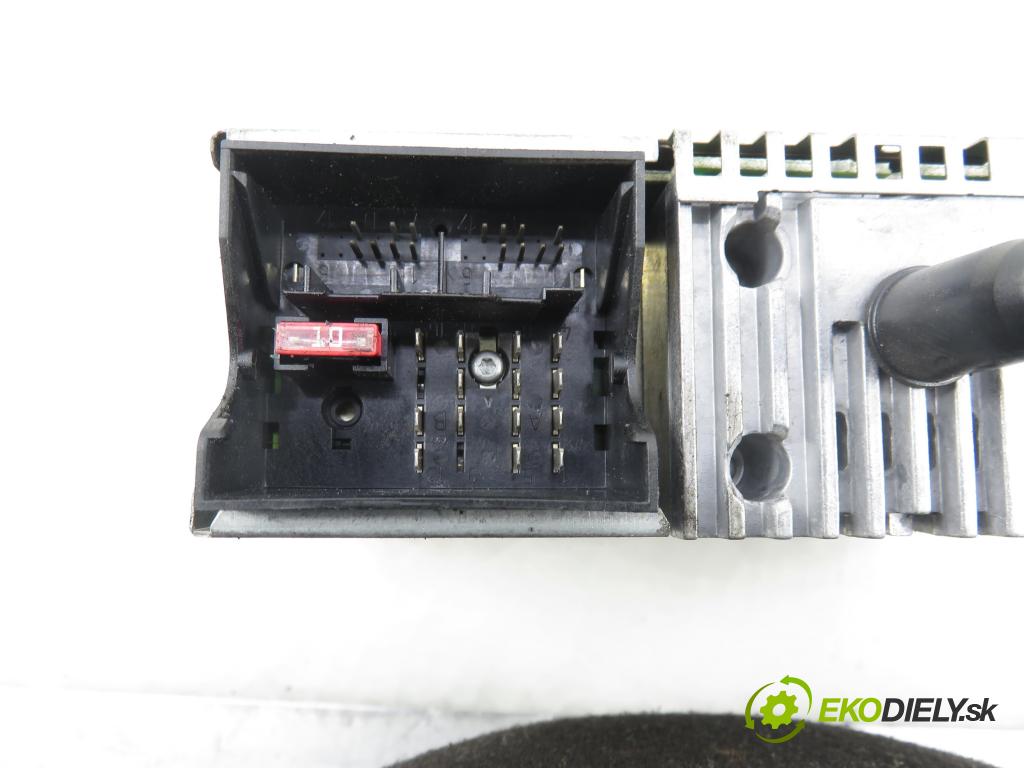 PEUGEOT 407 (6D_) SEDAN 2005 100,00 2.0 HDi 135 - RHR 1997,00 RADIO CD