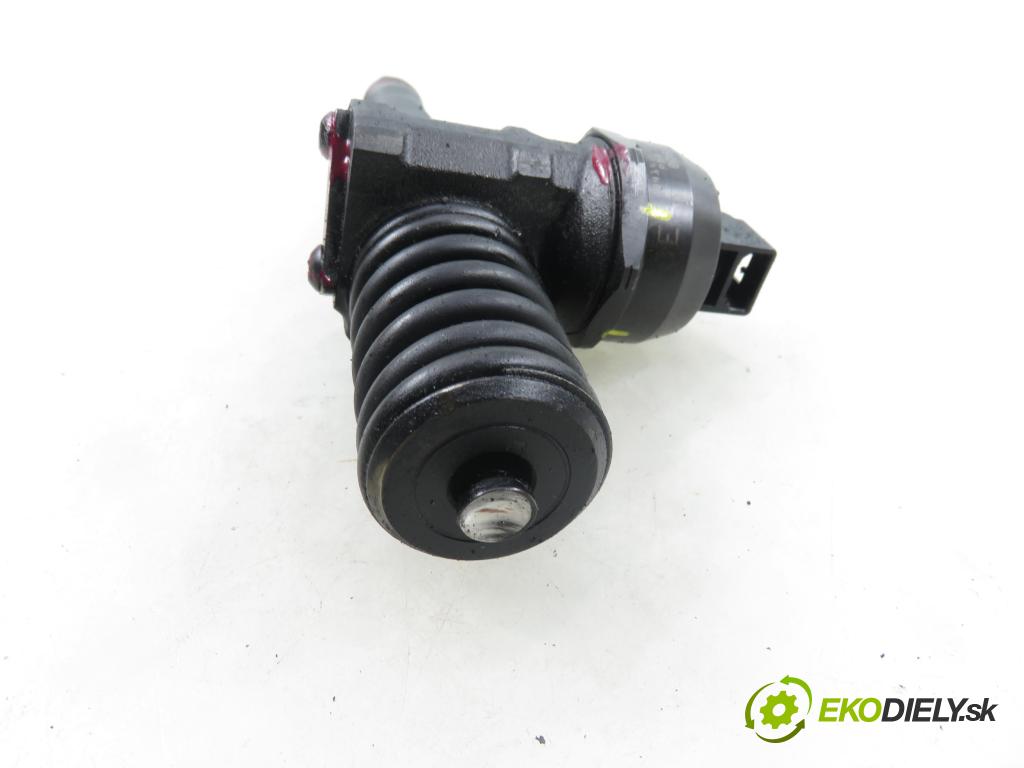 VW PASSAT B5 Variant (3B5) KOMBI 2000 85,00 1.9 TDI - AJM 1896,00 Vstrekovač 038130073AL ; 0414720039 (Vstrekovač paliva)