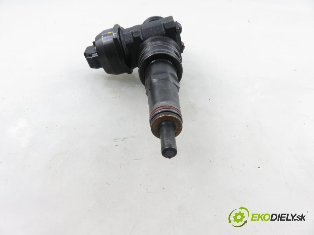 VW PASSAT B5 Variant (3B5) KOMBI 2000 85,00 1.9 TDI - AJM 1896,00 Vstrekovač 038130073AL ; 0414720039 (Vstrekovač paliva)