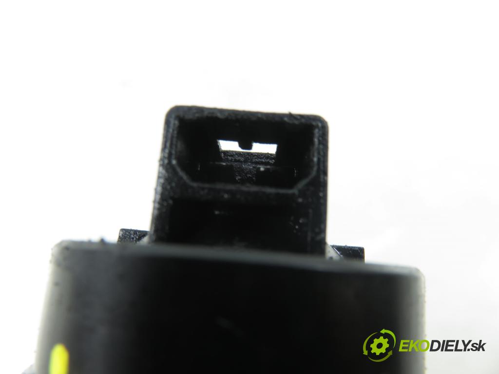 VW PASSAT B5 Variant (3B5) KOMBI 2000 85,00 1.9 TDI - AJM 1896,00 Vstrekovač 038130073F ; 0414720007 (Vstrekovač paliva)