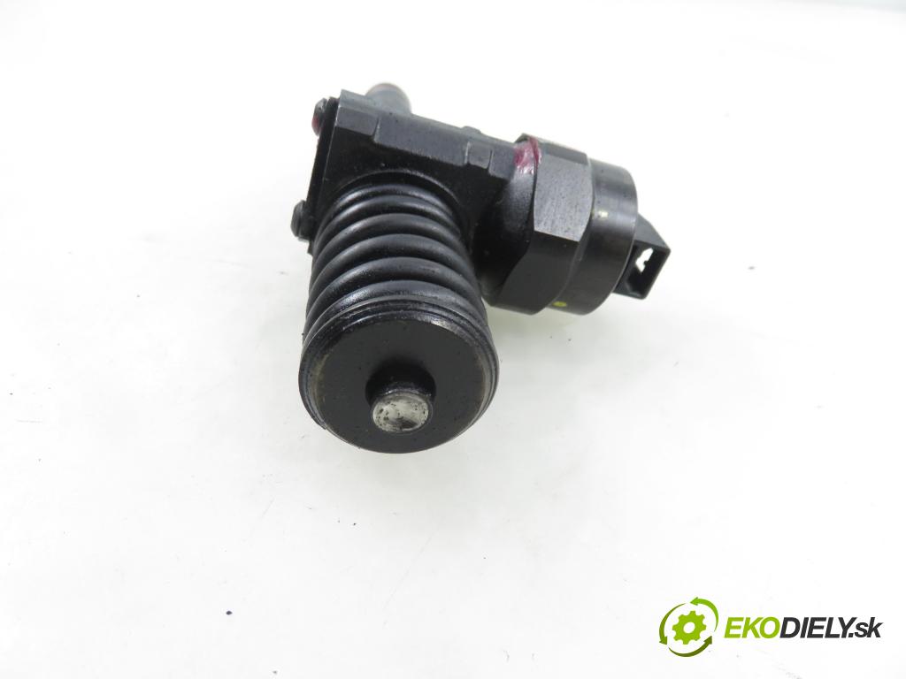 VW PASSAT B5 Variant (3B5) KOMBI 2000 85,00 1.9 TDI - AJM 1896,00 Vstrekovač 038130073F ; 0414720007 (Vstrekovač paliva)