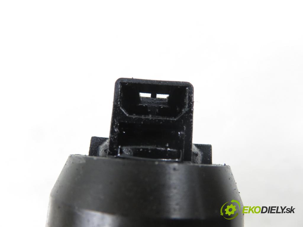 VW PASSAT B6 (3C2) SEDAN 2005 77,00 1.9 TDI PD 105 - BKC 1896,00 Vstrekovač 038130073AG ; 0414720215 (Vstrekovač paliva)