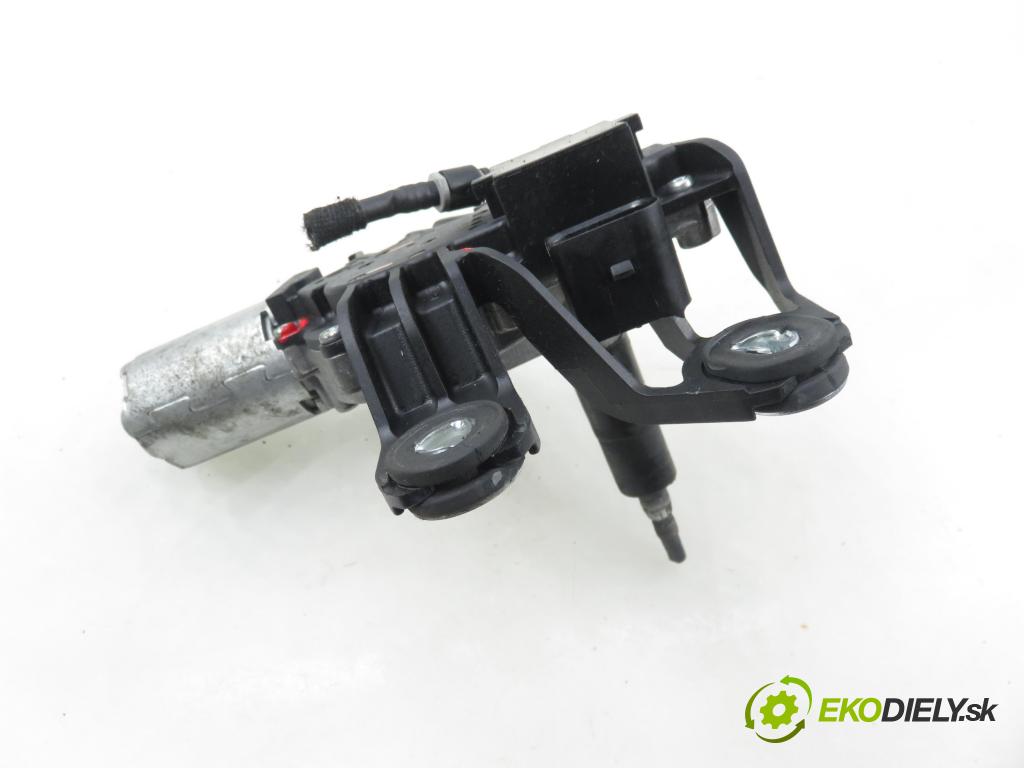 VW GOLF V (1K1) HB 2005 77,00 1.9 TDI - BXE 1896,00 Motorček stierače zadné 0390201800