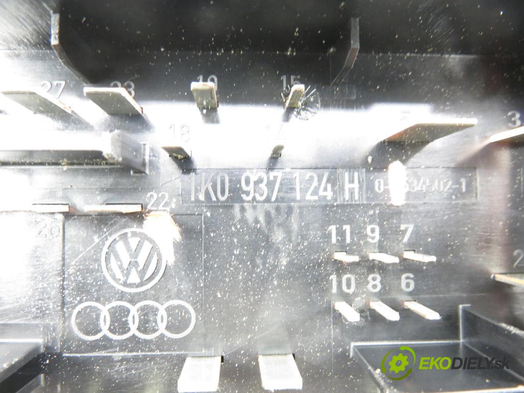 VW GOLF V (1K1) HB 2005 77,00 1.9 TDI - BXE 1896,00 skříňka POJISTKY: 1K0937124H