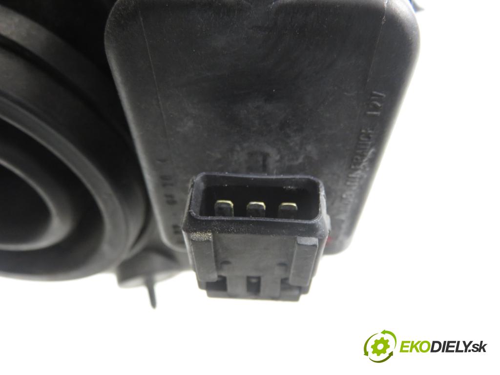 NISSAN MICRA III (K12) HB 2004 65,00 1.3 - CGA3DE 1348,00 světlo LP 26060AX705