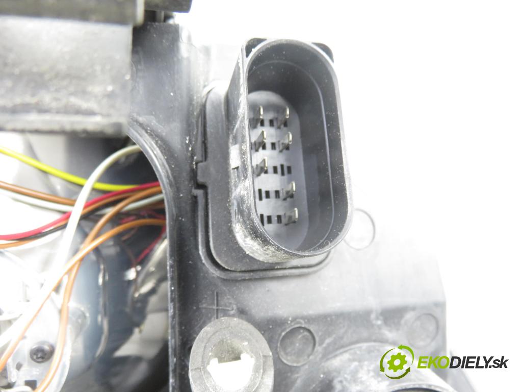 FORD FOCUS II (DA_, HCP) HB 2005 74,00 1.6 - SHDC 1596,00 světlo LP 4M5113W030JB