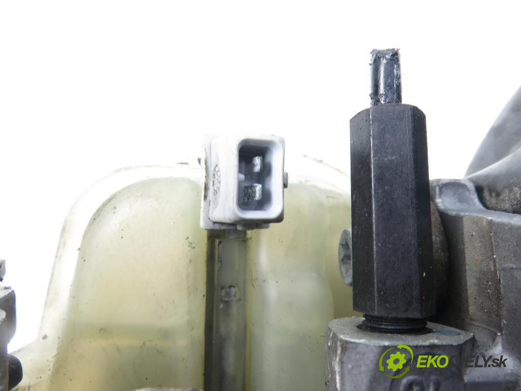 AUDI A6 Avant (4B5, C5) KOMBI 2000 132,00 2.5 TDI V6 180 quattro - AKE 2496,00 posilovač 4B3612105A (Servočerpadlo)