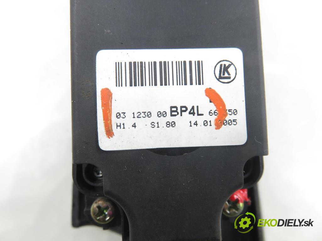 MAZDA 3 (BK) HB 2004 80,00 1.6 DI Turbo 109 - Y601 (PSA) 1560,00 Panel ovládaní oken 03123000BP4L