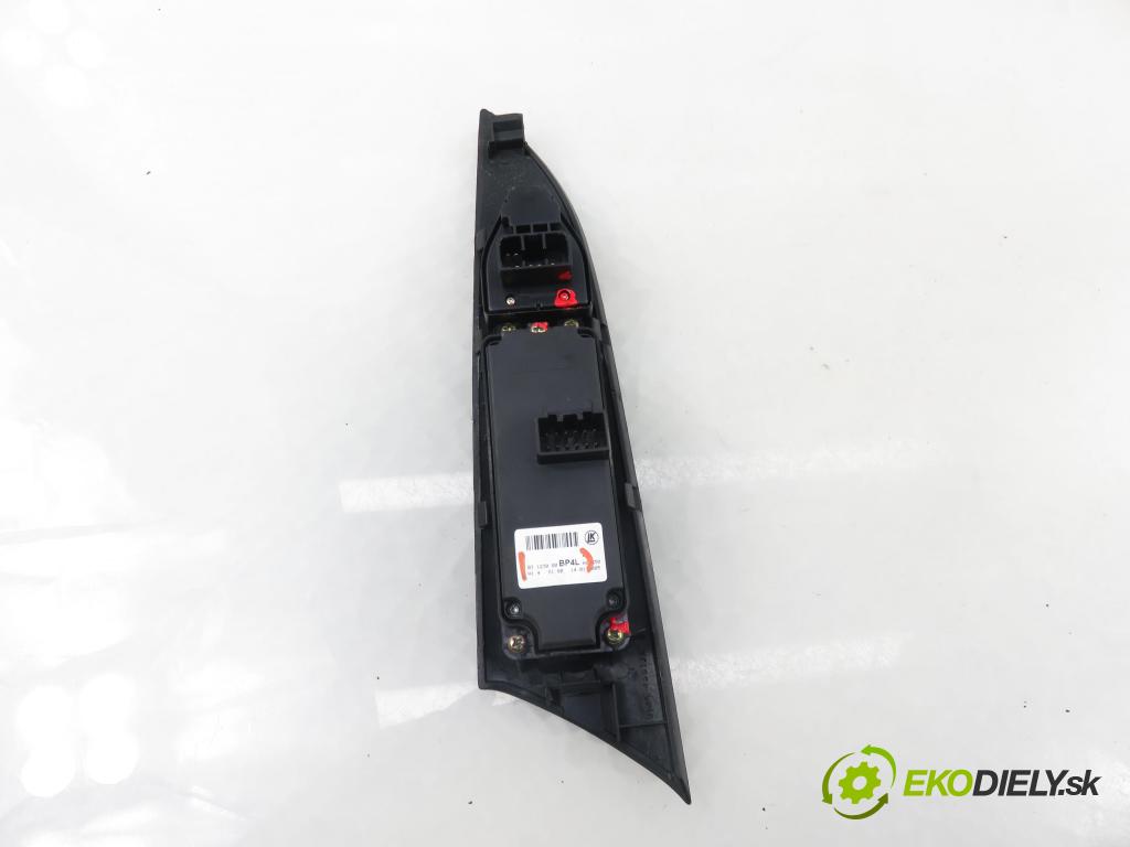 MAZDA 3 (BK) HB 2004 80,00 1.6 DI Turbo 109 - Y601 (PSA) 1560,00 Panel ovládaní oken 03123000BP4L