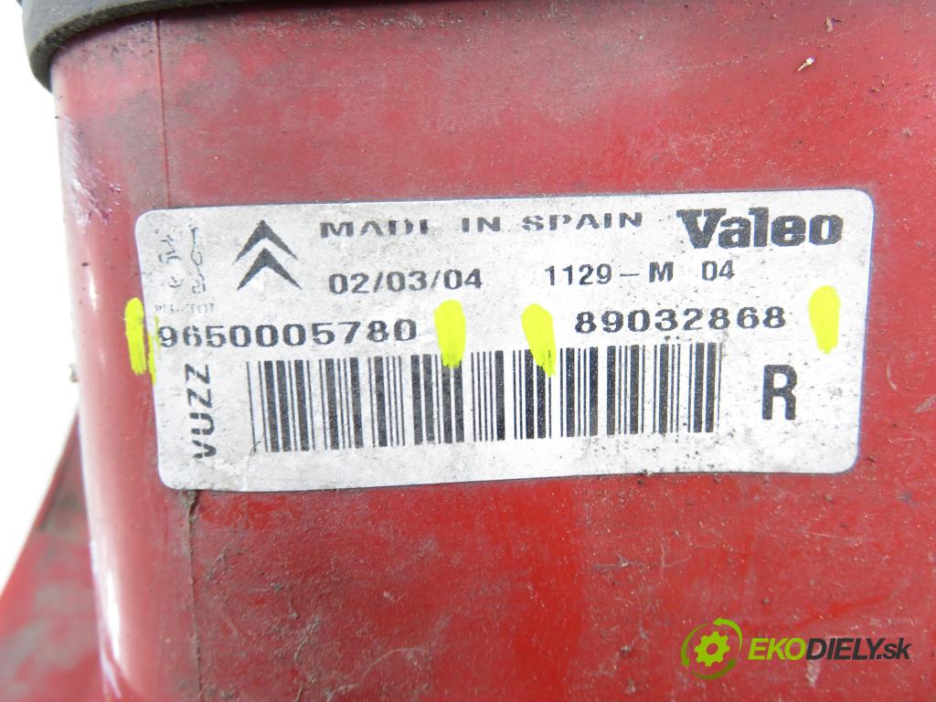 CITROEN XSARA PICASSO (N68) MINIVAN 2004 80,00 1.6 HDi 109 - 9HY (DV6TED4) 1560,00 Svetlo pravé zadné 9650005780 ; 89032868