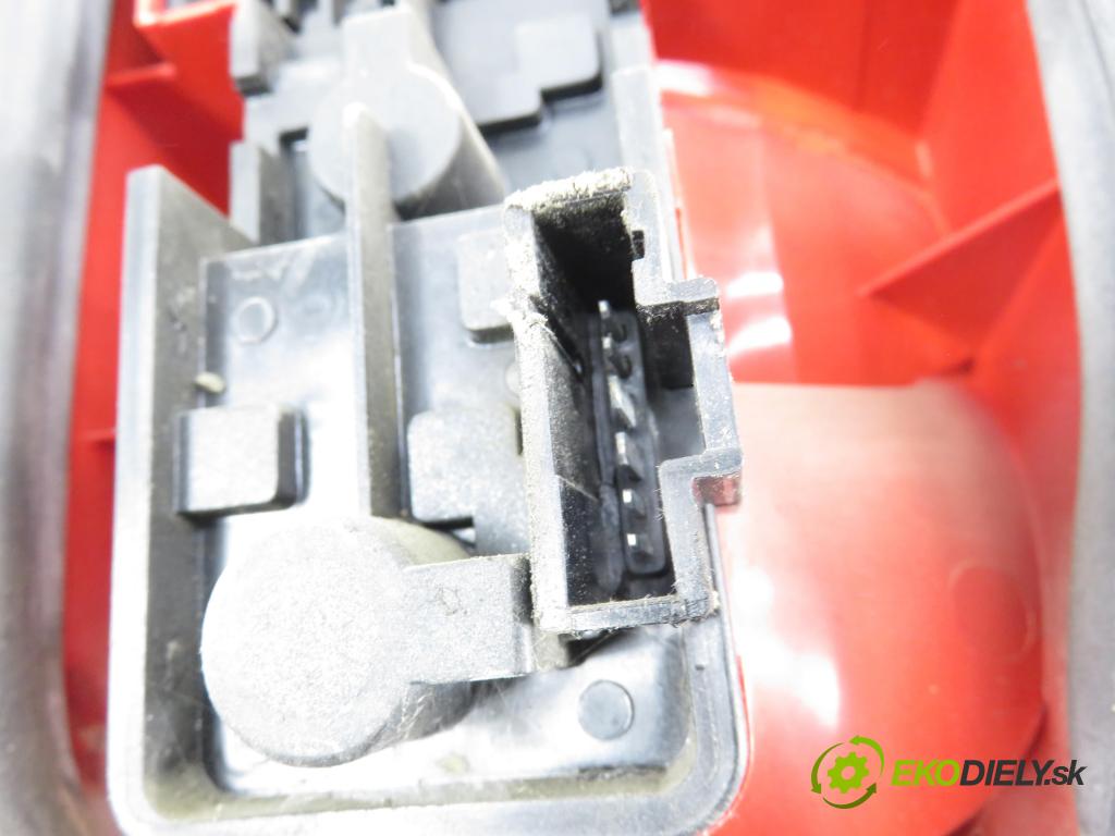 CITROEN XSARA PICASSO (N68) MINIVAN 2004 80,00 1.6 HDi 109 - 9HY (DV6TED4) 1560,00 Svetlo pravé zadné 9650005780 ; 89032868