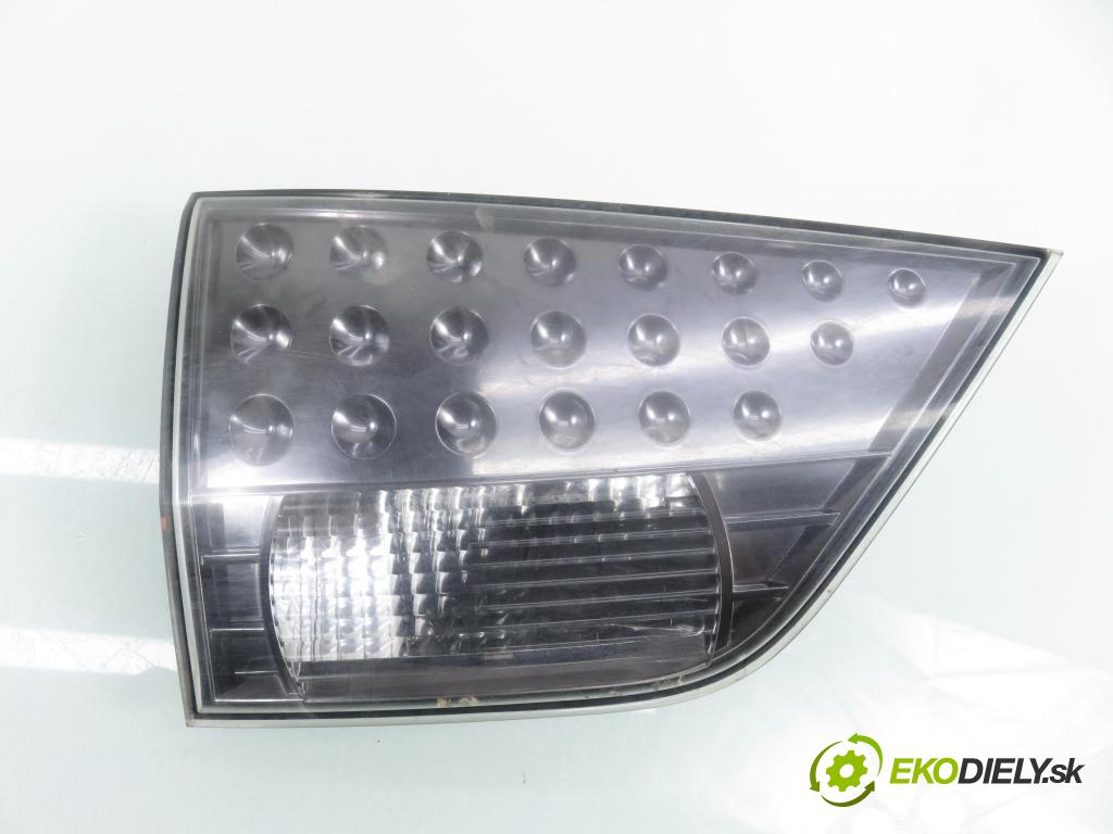 MITSUBISHI OUTLANDER II (CW_W) SUV 2009 103,00 2.0 DI-D 140 - BSY (Volkswagen Group) 1968,00 světlo levé zadní kufr 1146356L