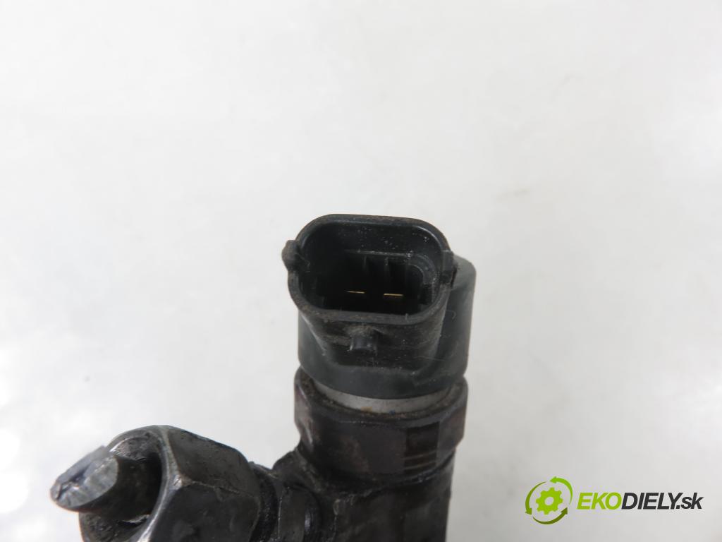 CITROEN C4 I (LC_) HB 2005 66,00 1.6 HDi - 9HX (DV6ATED4) 1560,00 vstrekovač 0445110239 (Vstrekovač paliva)