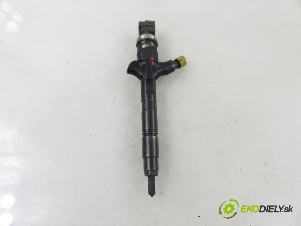 TOYOTA AVENSIS VERSO (_M2_) MINIVAN 2004 85,00 2.0 D (CLM20_) - 1CD-FTV 1995,00 vstrekovač 2367027030 (Vstrekovač paliva)