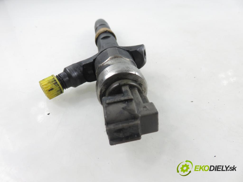 TOYOTA AVENSIS VERSO (_M2_) MINIVAN 2004 85,00 2.0 D (CLM20_) - 1CD-FTV 1995,00 vstřikovač 2367027030 (Vstřikovač paliva)